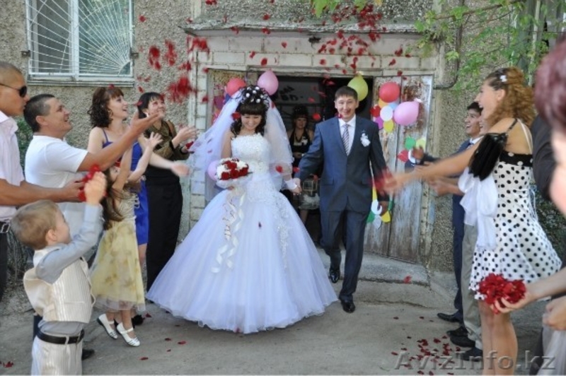 ПРОДАМ СВАДЕБНОЕ ПЛАТЬЕ И АКСЕССУАРЫ К НЕМУ !! - Изображение #1, Объявление #618599