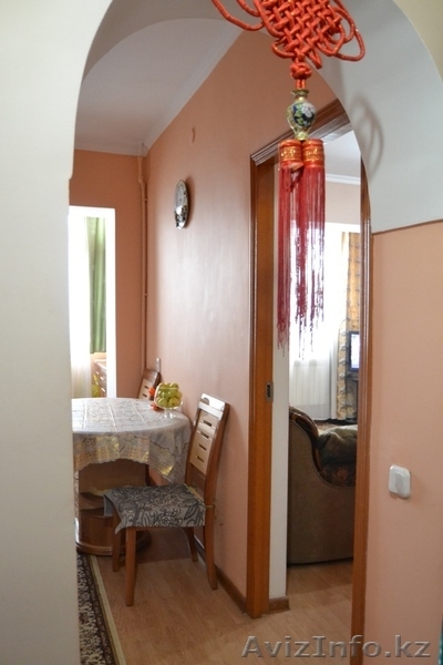 продается хорошая квартира с евроремонтом и встроенной кухней и прихожей, автон  - Изображение #5, Объявление #1161159